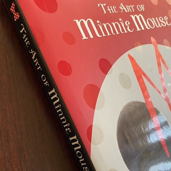 DISNEY 🖤❤️THE ART OF MINNIE MOUSE❤️🖤HARDCOVER BOOK 🌟LIKE NEW🌟 - Picture 2 of 12